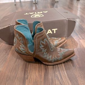 Ariat Dixon western ankle boots size 7